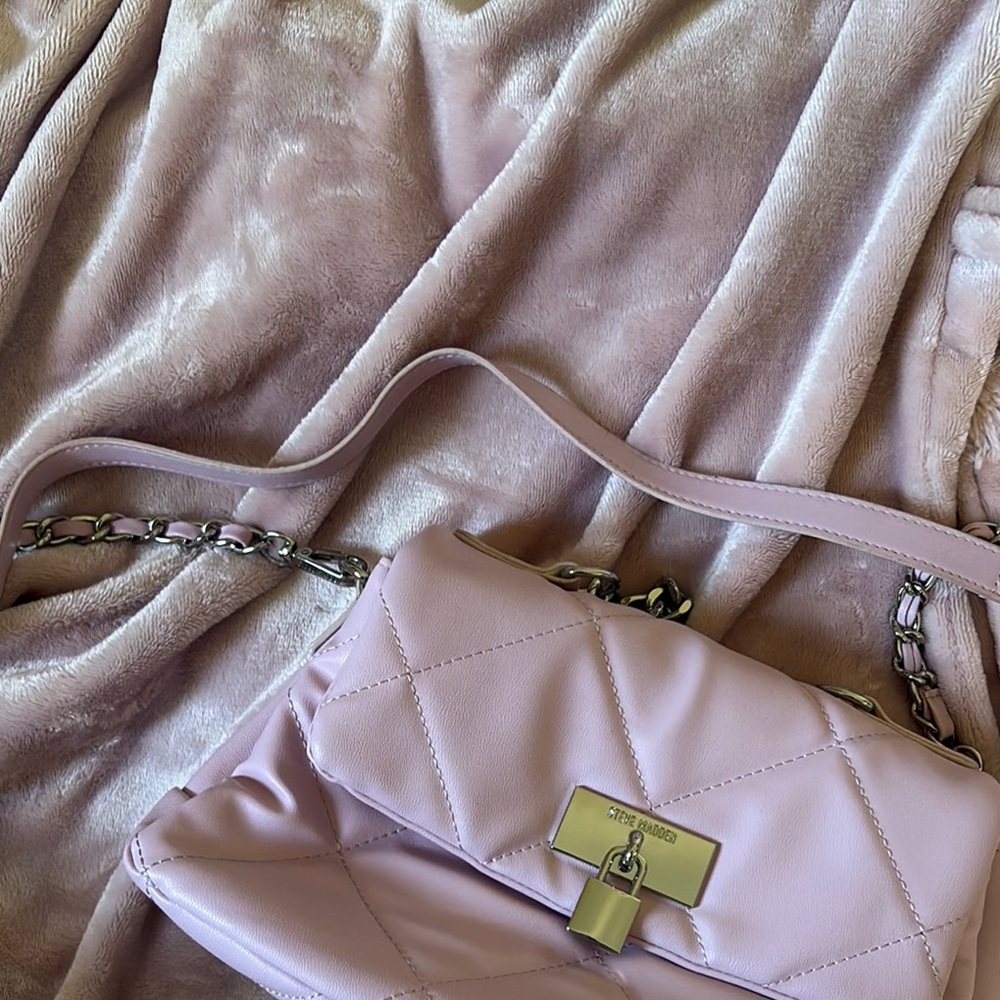 Steve Madden Quilted Pink Crossbody Bag with Chain Accent - Picture 3 of 9